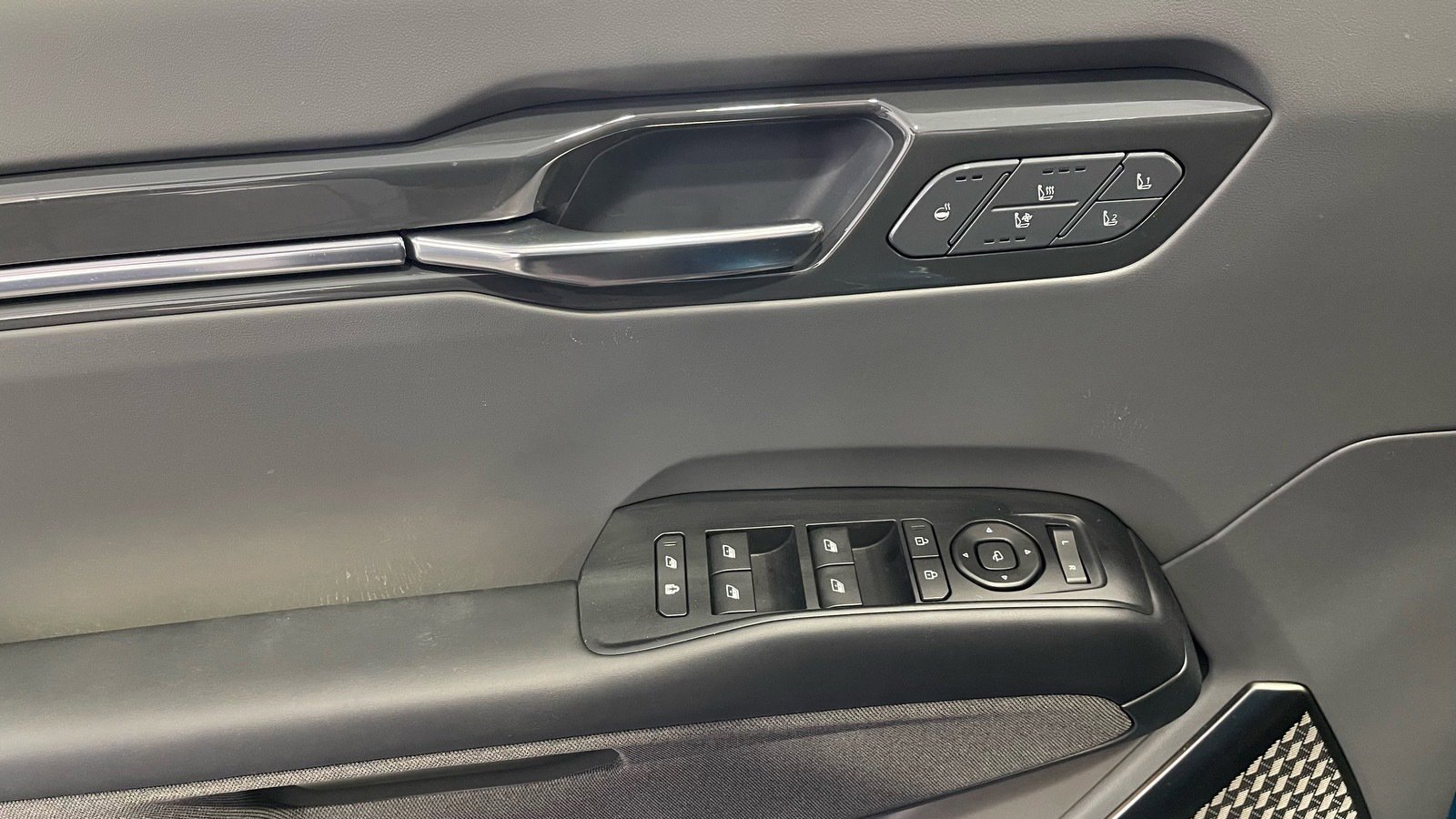 Used 2026 Kia EV9 Land w/ Nightfall Edition Package image 25