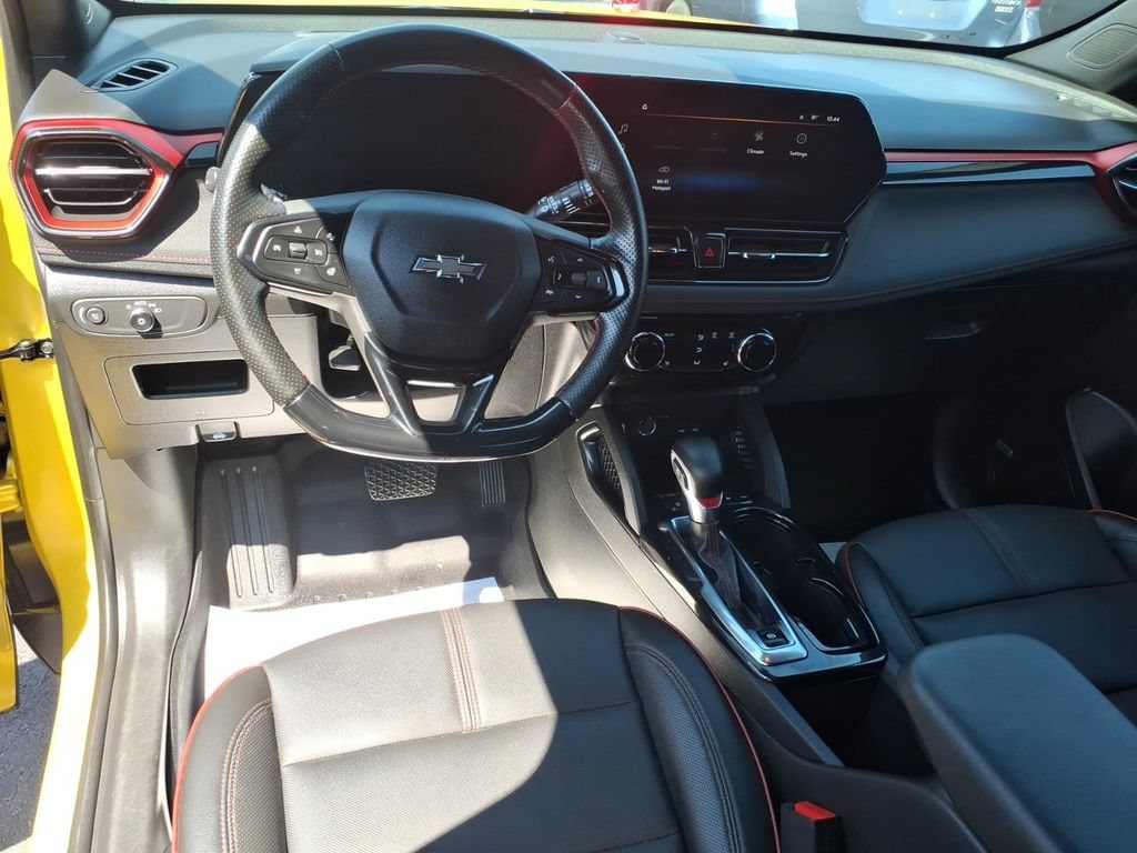 Used 2025 Chevrolet TrailBlazer RS w/ Convenience Package AWD/4WD image 17