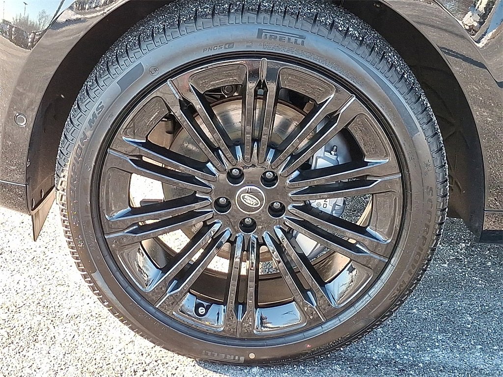 New 2025 Land Rover Range Rover SE image 4