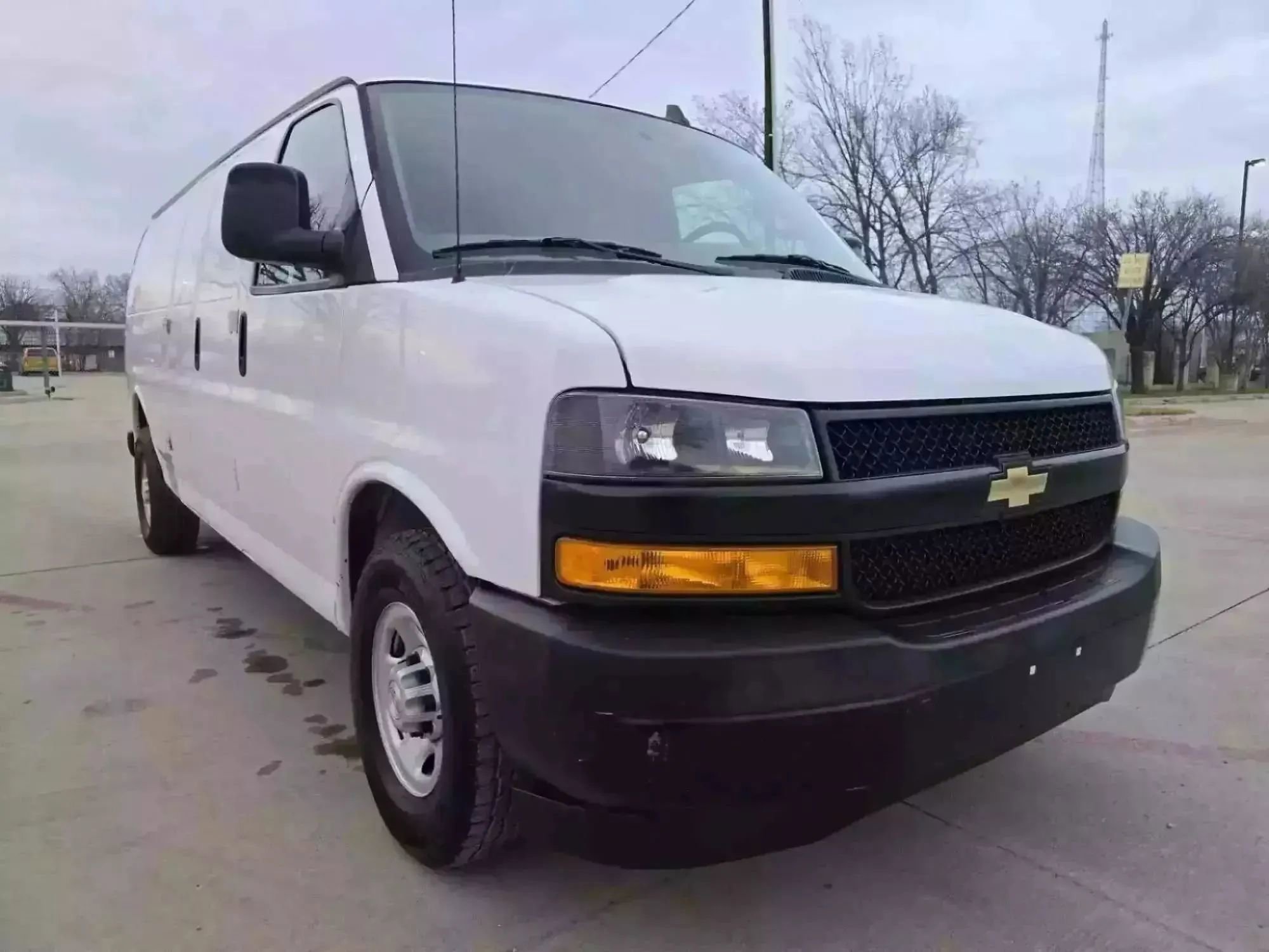 Used 2019 Chevrolet Express 2500 Extended w/ Driver Convenience Package image 5