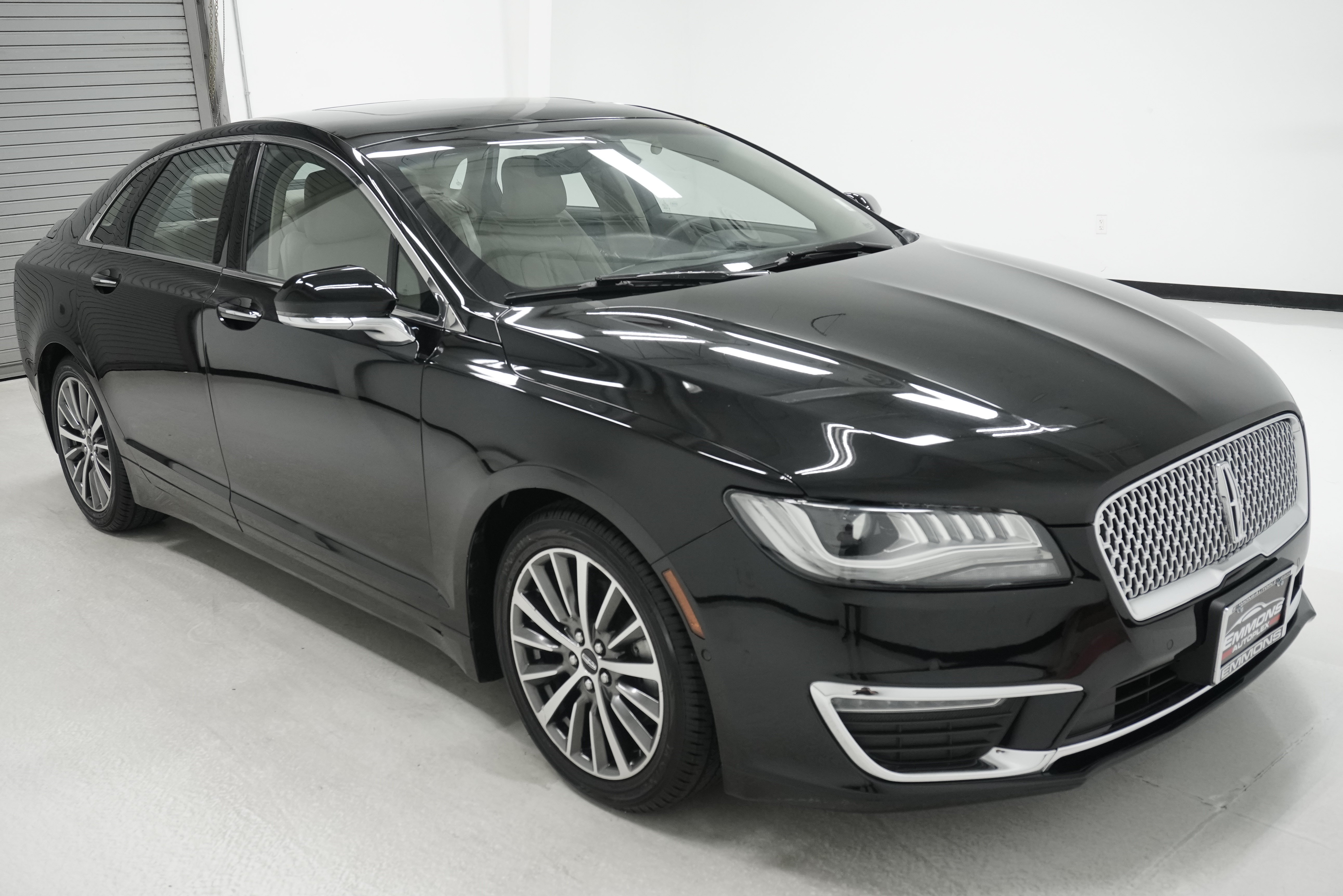 Used 2017 Lincoln MKZ Select w/ Technology Package FWD image 3