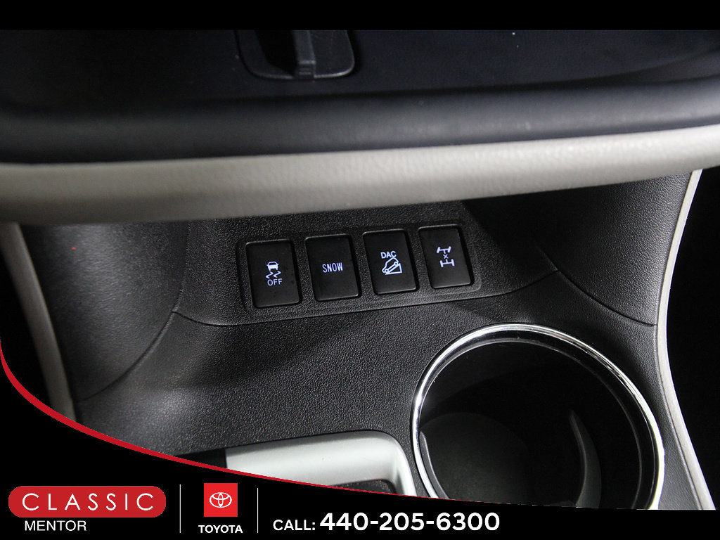 Used 2017 Toyota Highlander XLE AWD/4WD image 16