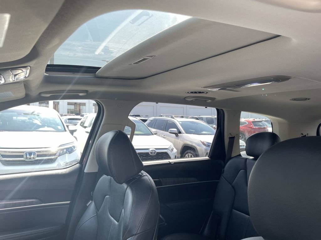 Used 2025 Kia Telluride EX w/ EX Captain's Chair Package FWD image 25