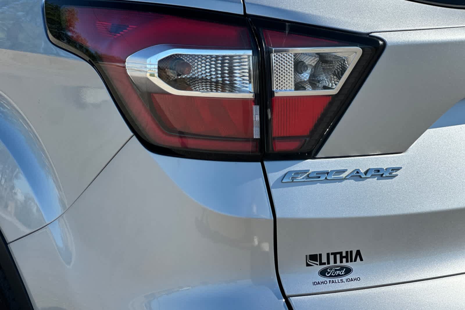 Used 2017 Ford Escape Titanium AWD/4WD image 28