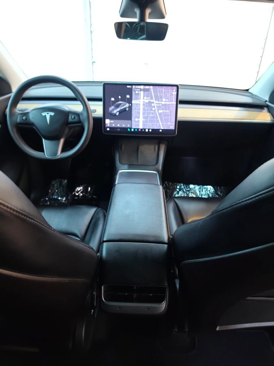 Used 2021 Tesla Model Y Long Range AWD/4WD image 25