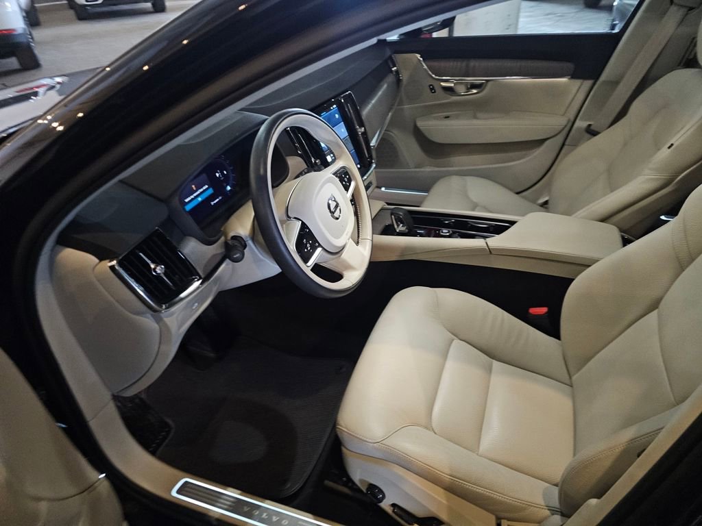 Certified 2025 Volvo V90 B6 Cross Country Plus image 16