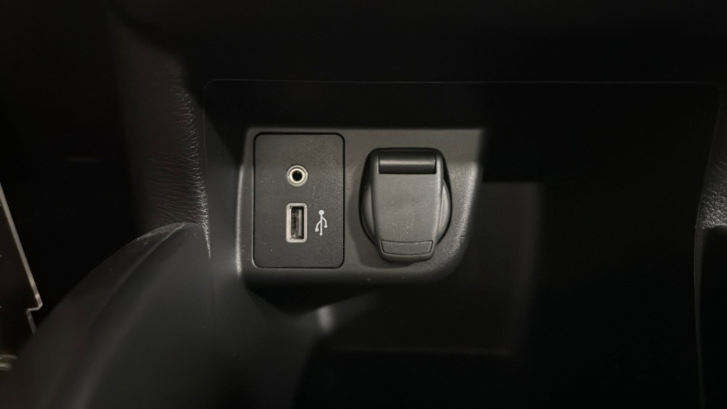 Used 2022 Nissan Versa S w/ Trunk Package image 29