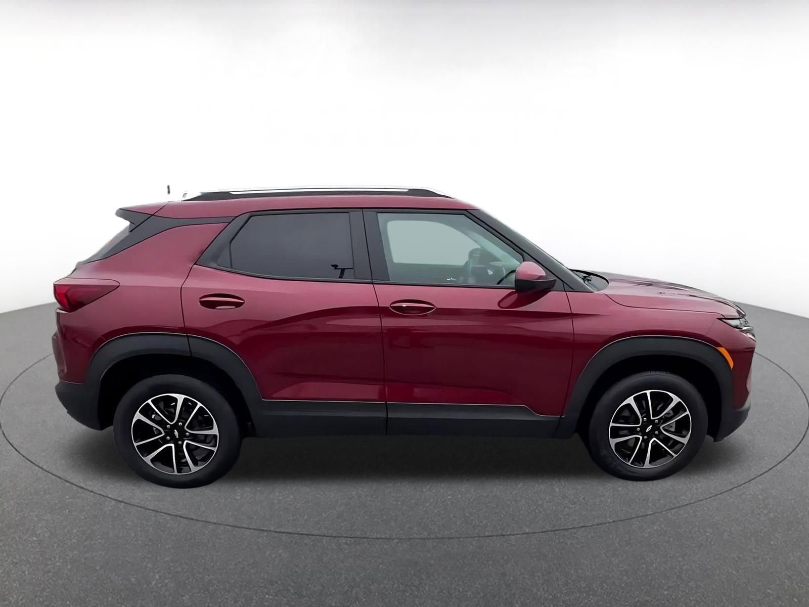 Used 2025 Chevrolet TrailBlazer LT w/ Driver Confidence Package image 16