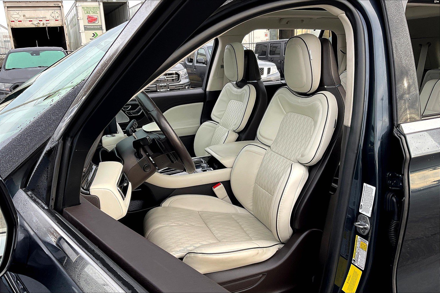 Used 2021 Lincoln Aviator Black Label Grand Touring w/ Class IV Trailer Tow Package AWD/4WD image 15
