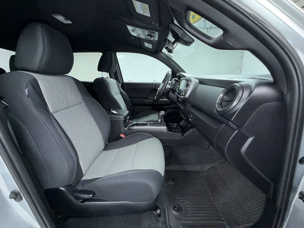 Used 2022 Toyota Tacoma TRD Off-Road w/ Technology Package image 11