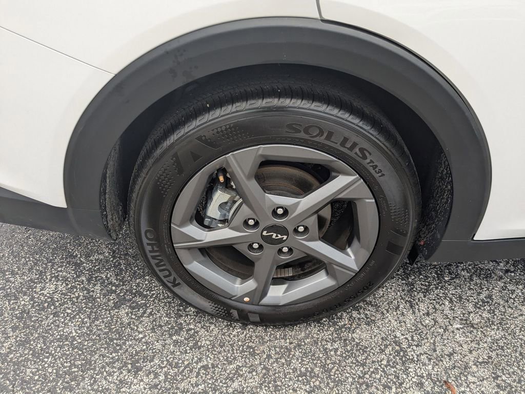 Used 2025 Kia K4 LXS image 32