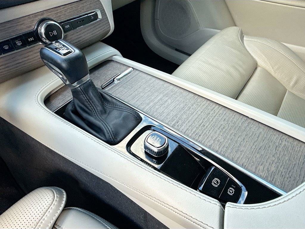 Used 2022 Volvo XC90 T6 Inscription w/ Lounge Package image 18