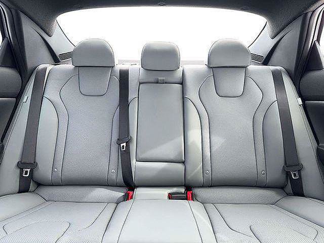 New 2026 Hyundai Elantra Limited FWD image 18