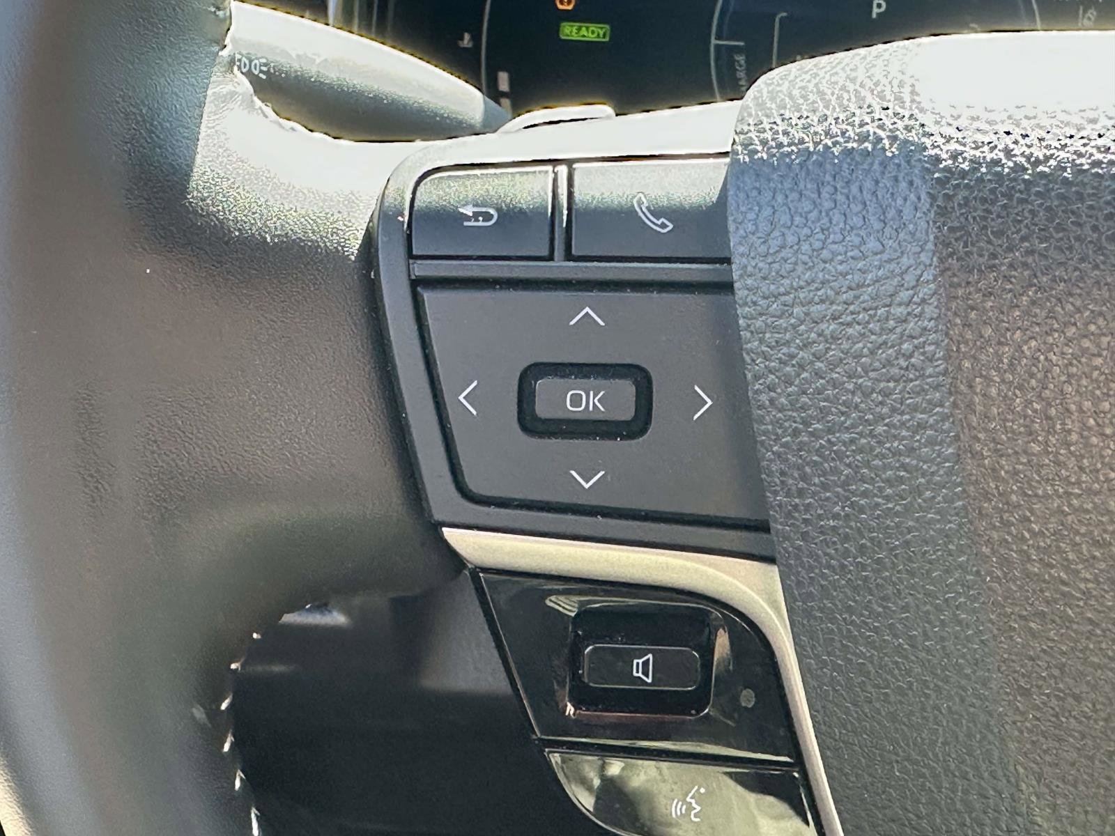 Used 2025 Toyota Camry SE image 23