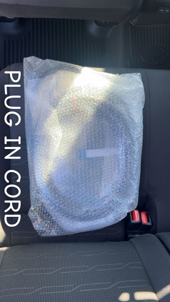 New 2025 Toyota RAV4 SE image 30