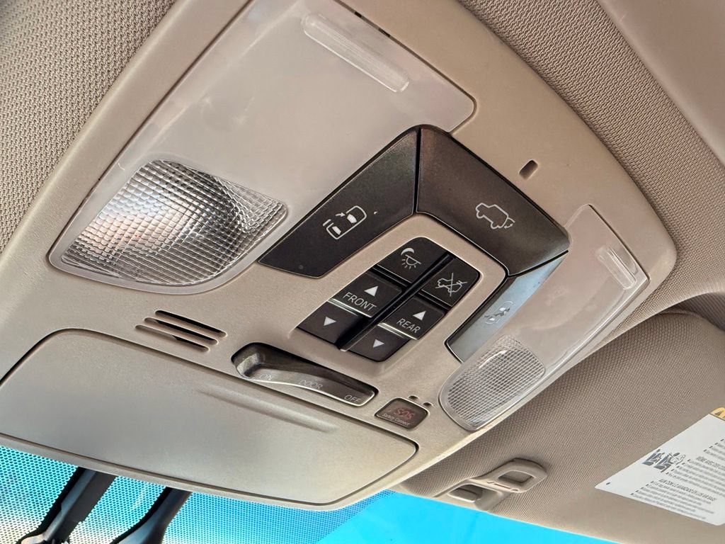 Used 2015 Toyota Sienna Limited Premium w/ Advanced Technology Package FWD image 16