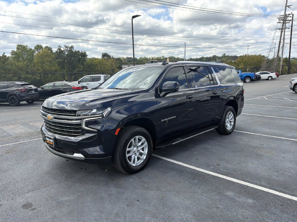 Used 2024 Chevrolet Suburban LT w/ Luxury Package AWD/4WD image 7
