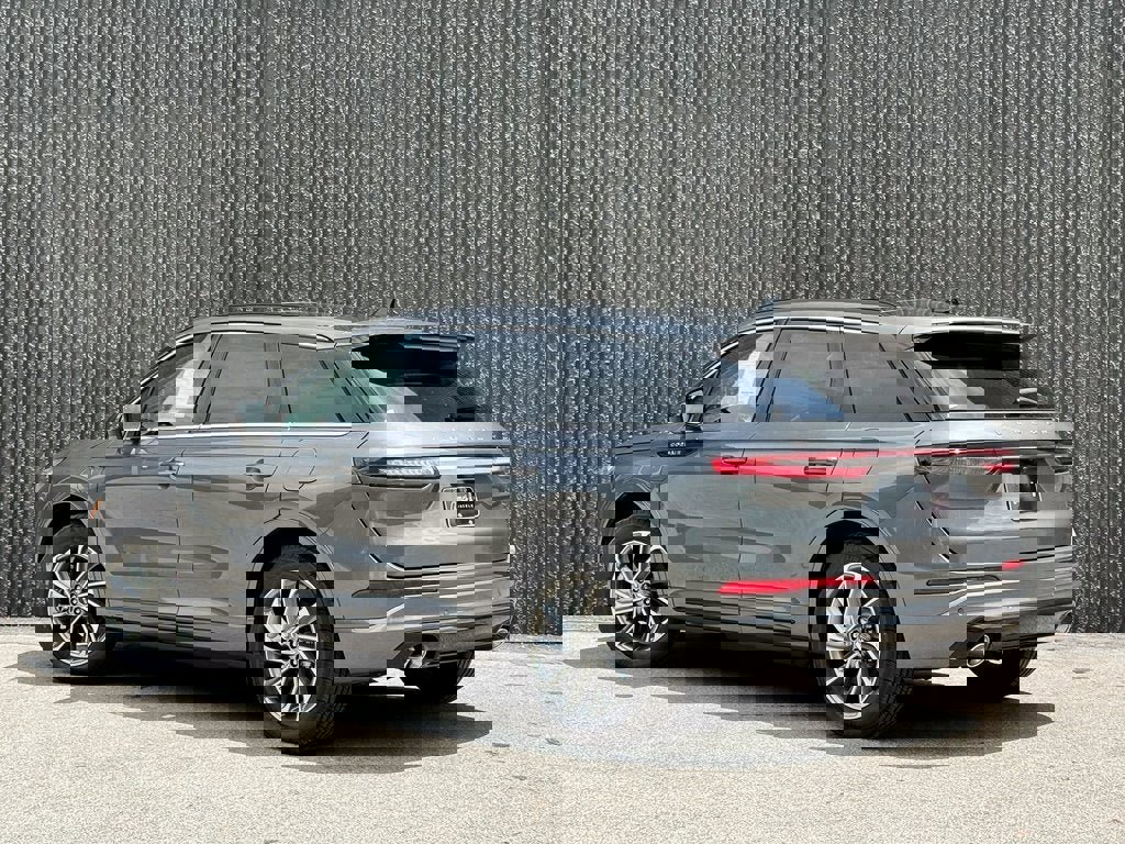 New 2025 Lincoln Corsair Grand Touring image 3