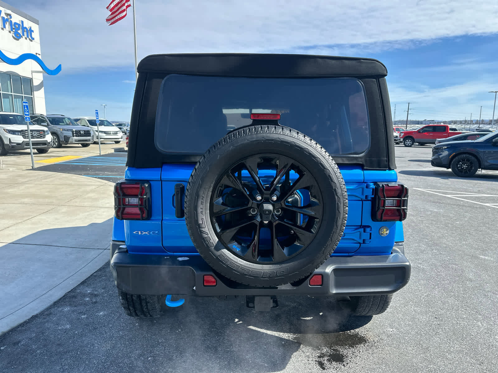 Used 2023 Jeep Wrangler Sahara w/ Cold Weather Group image 7