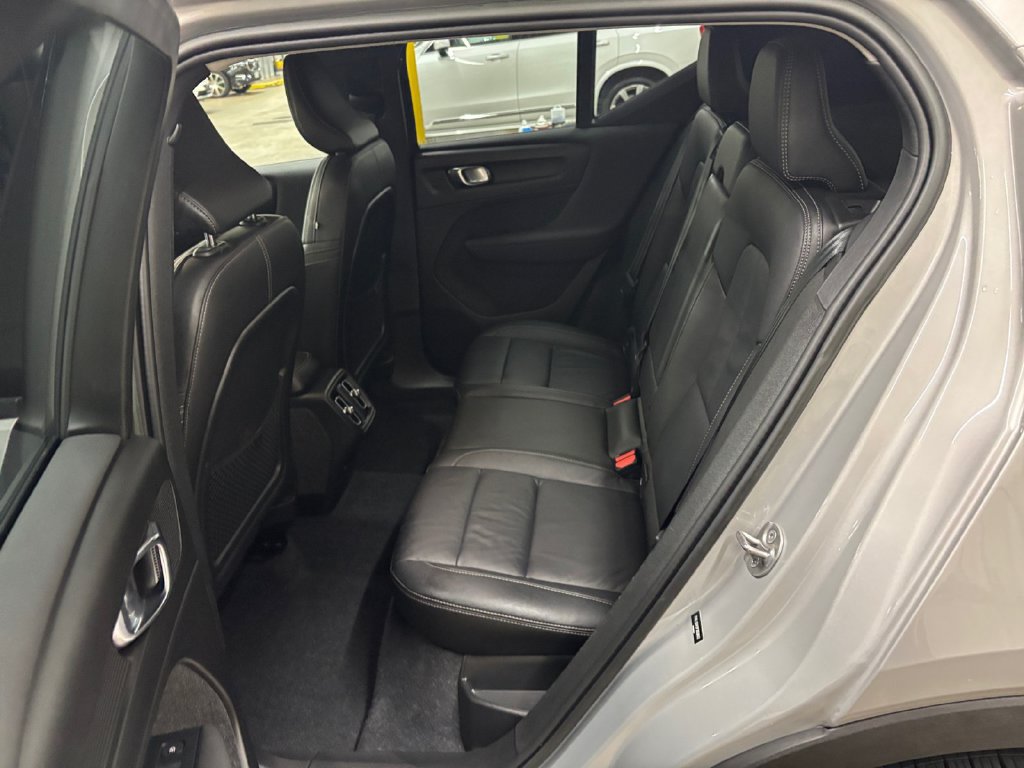 Certified 2023 Volvo XC40 B5 Core AWD/4WD image 14