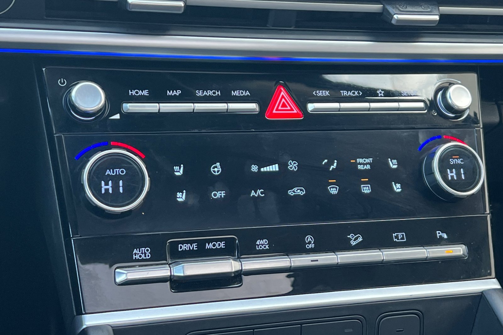 Used 2024 Hyundai Santa Fe Limited image 24