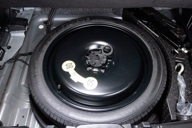 Certified 2025 Volvo XC40 B5 Plus image 38