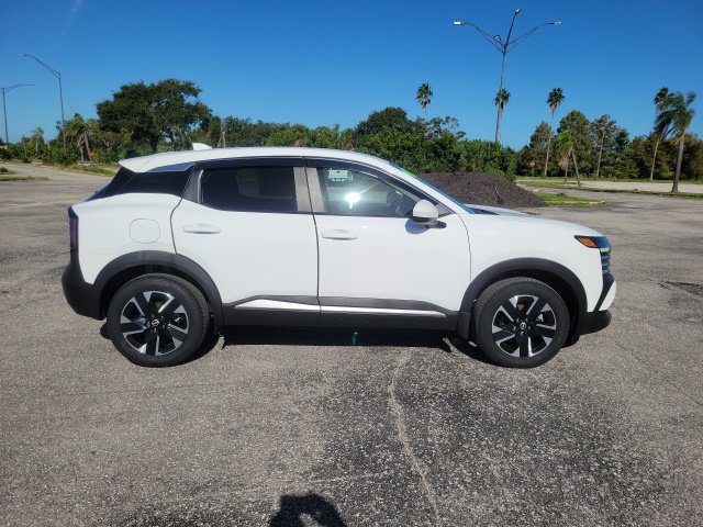 Used 2025 Nissan Kicks SV AWD/4WD image 5