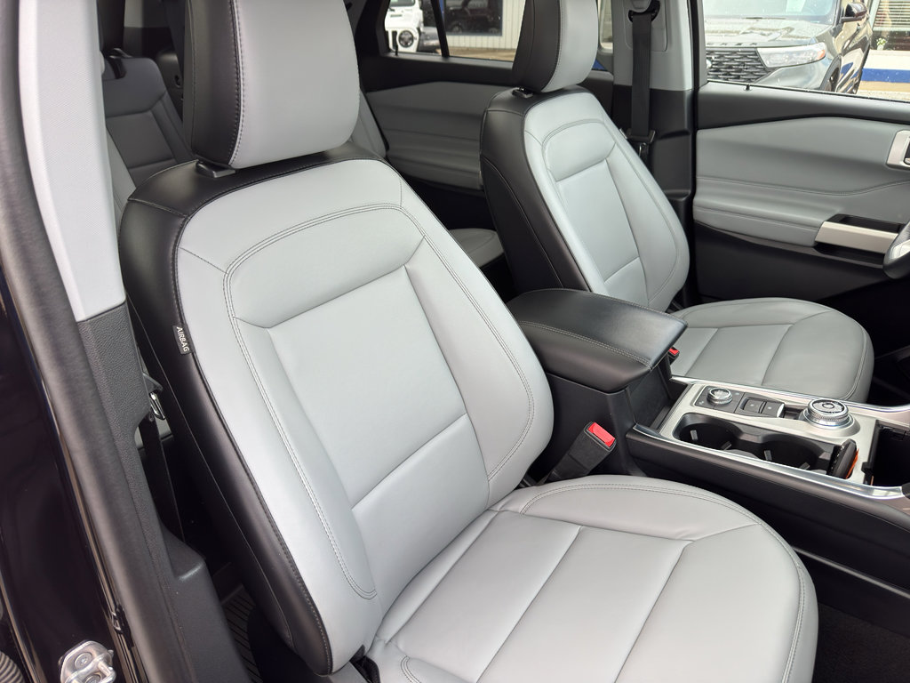 Used 2021 Ford Explorer XLT w/ XLT Sport Appearance Package image 39