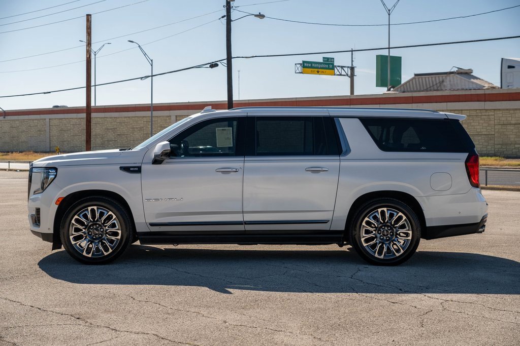 Used 2023 GMC Yukon XL Denali Ultimate w/ LPO, Floor Liner Package image 4