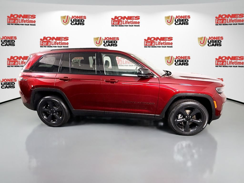Used 2023 Jeep Grand Cherokee Altitude AWD/4WD image 18
