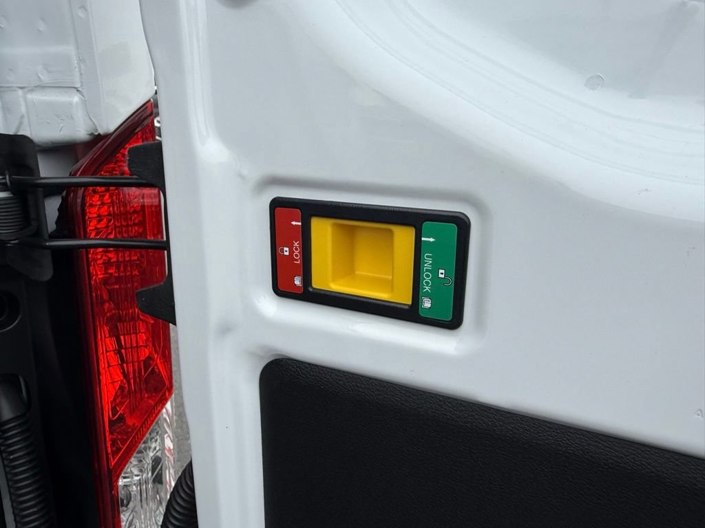 New 2026 Ford Transit 250 Low Roof w/ Load Area Protection Package RWD image 32