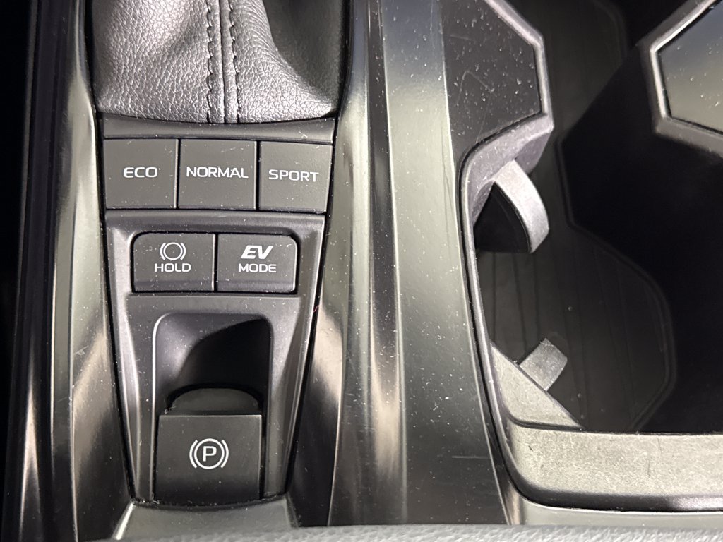 Used 2025 Toyota Camry LE FWD image 32