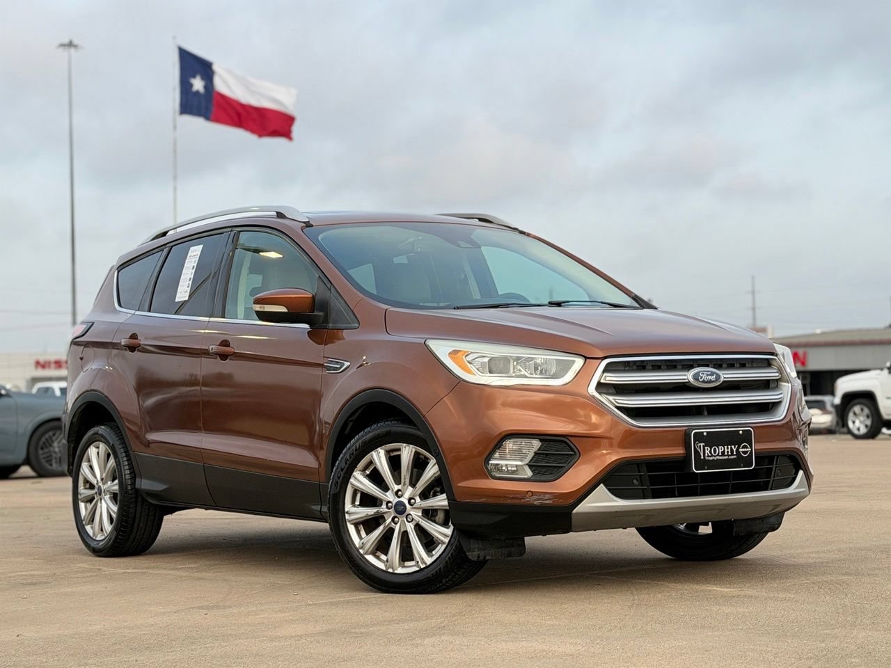 Used 2017 Ford Escape Titanium w/ Equipment Group 301A FWD image 2