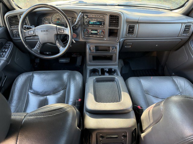Used 2005 GMC Sierra 2500 SLT w/ Heavy-Duty Power Package AWD/4WD image 22