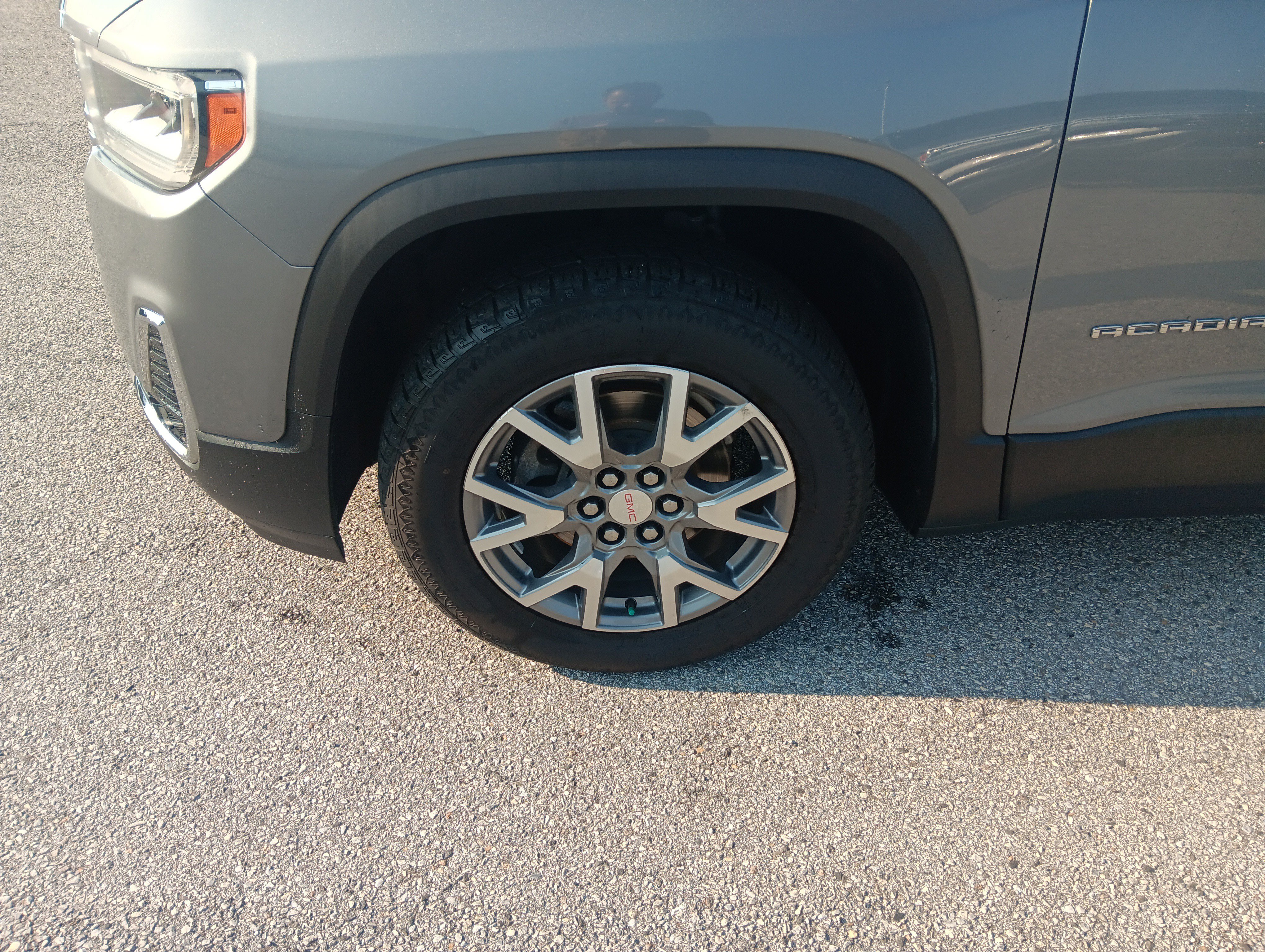 Used 2020 GMC Acadia SLT w/ Trailering Package FWD image 2