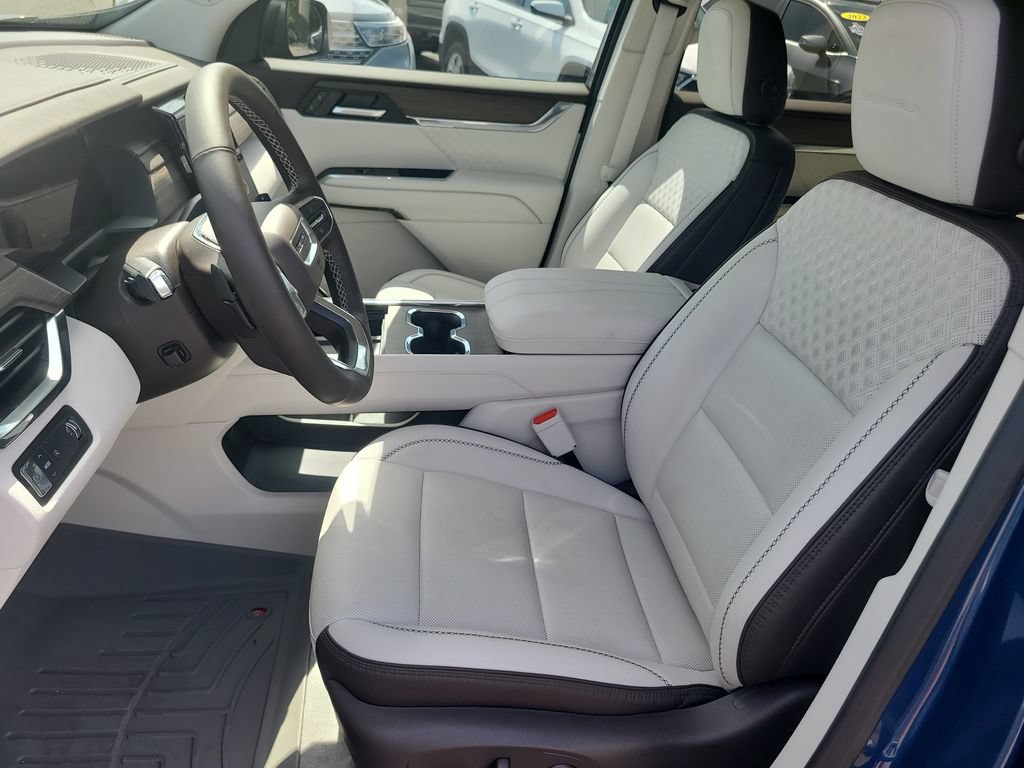 Used 2025 GMC Acadia Denali w/ LPO, Floor Liner Package FWD image 21