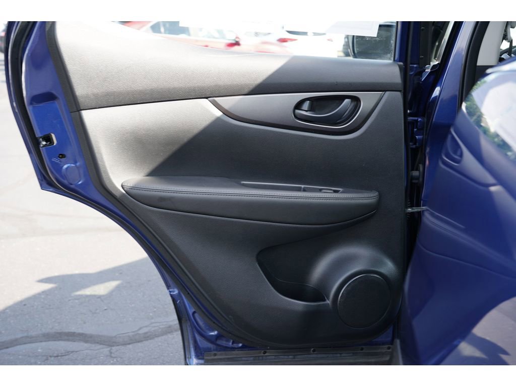 Used 2022 Nissan Rogue Sport S image 19