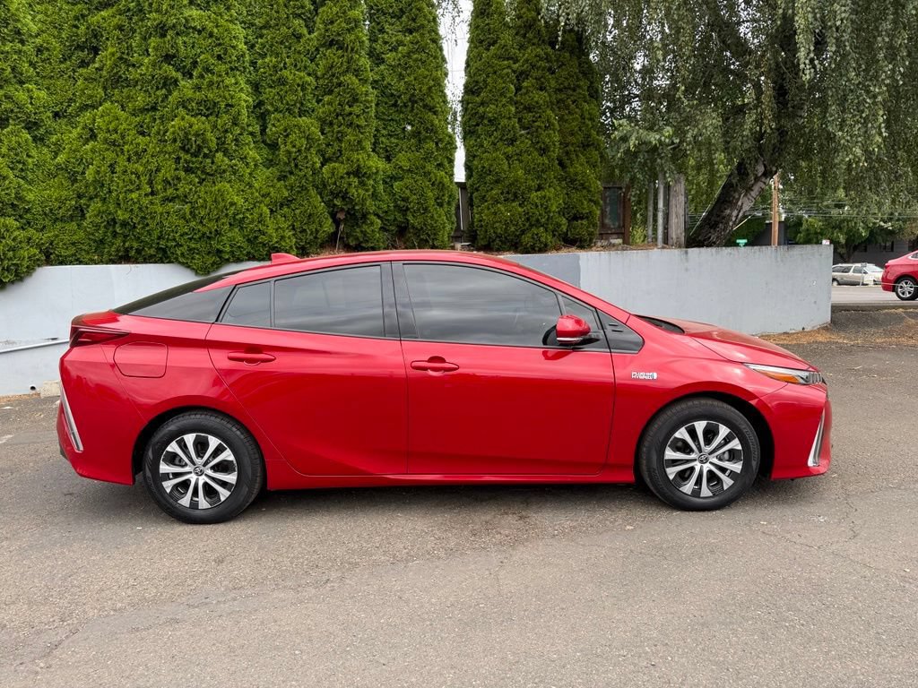 Used 2020 Toyota Prius Prime XLE FWD image 11