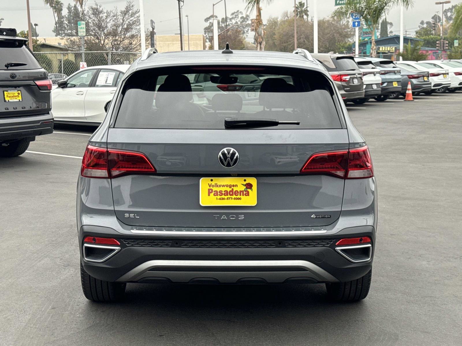 Certified 2023 Volkswagen Taos SEL image 4