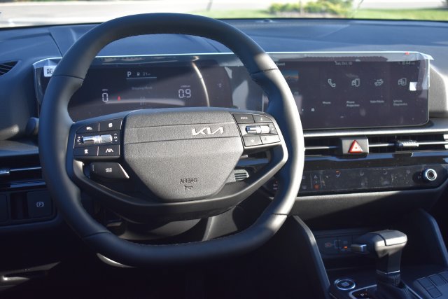 New 2027 Kia Sportage LX FWD image 18