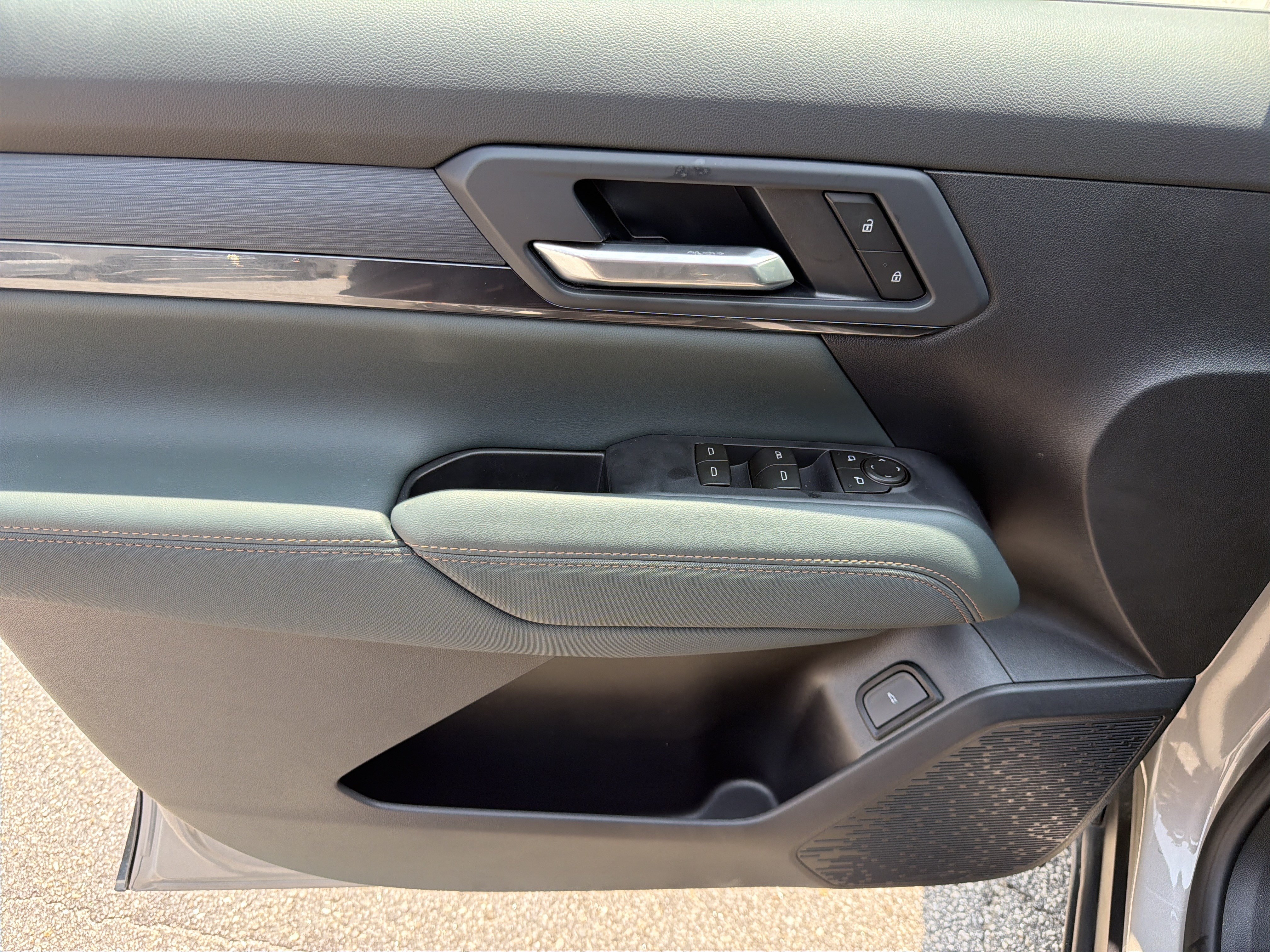 New 2026 GMC Terrain AT4 w/ Technology Package II AWD/4WD image 11