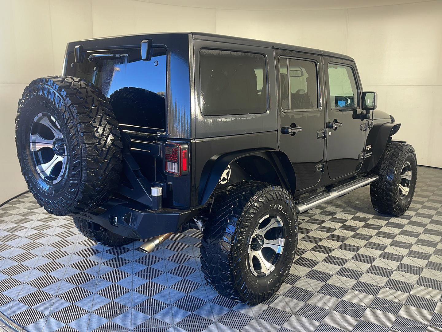 Used 2016 Jeep Wrangler Unlimited Sahara w/ Dual Top Group image 7