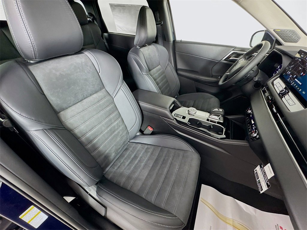 New 2025 Mitsubishi Outlander SE image 30