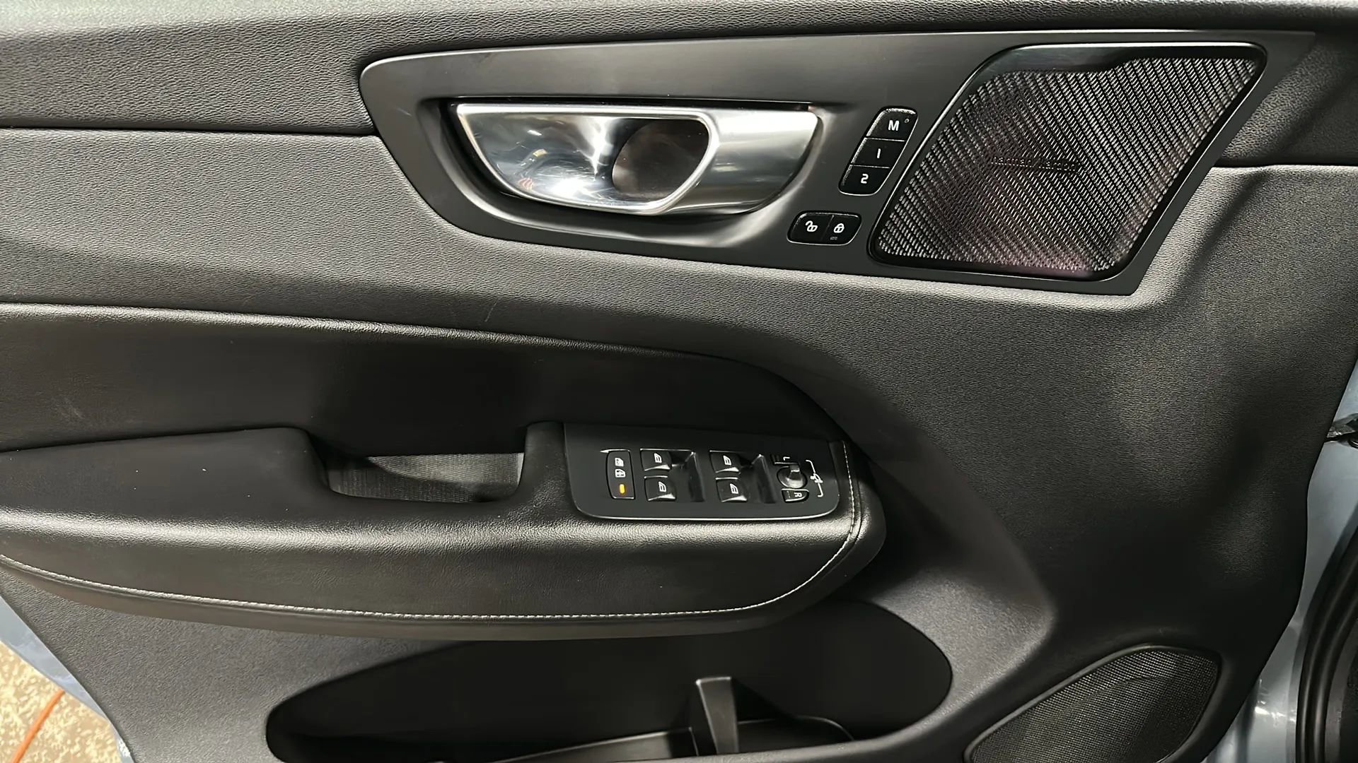 Used 2022 Volvo XC60 T8 Inscription w/ Advanced Package image 10