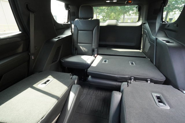 Used 2023 GMC Yukon SLT w/ SLT Premium Package AWD/4WD image 23