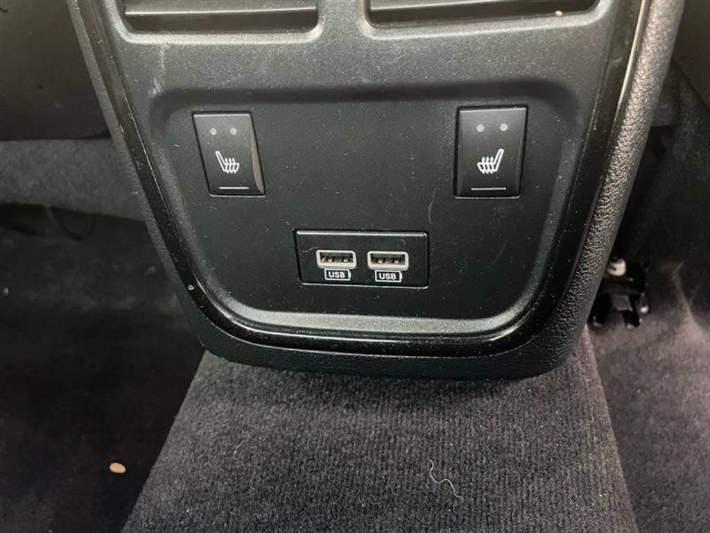 Used 2018 Dodge Charger R/T RWD image 16