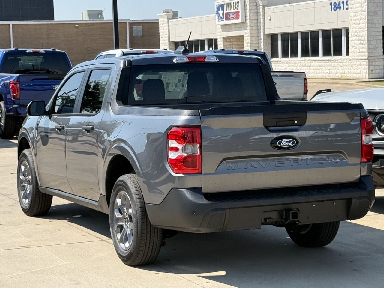 New 2026 Ford Maverick XLT w/ XLT Luxury Package FWD image 5