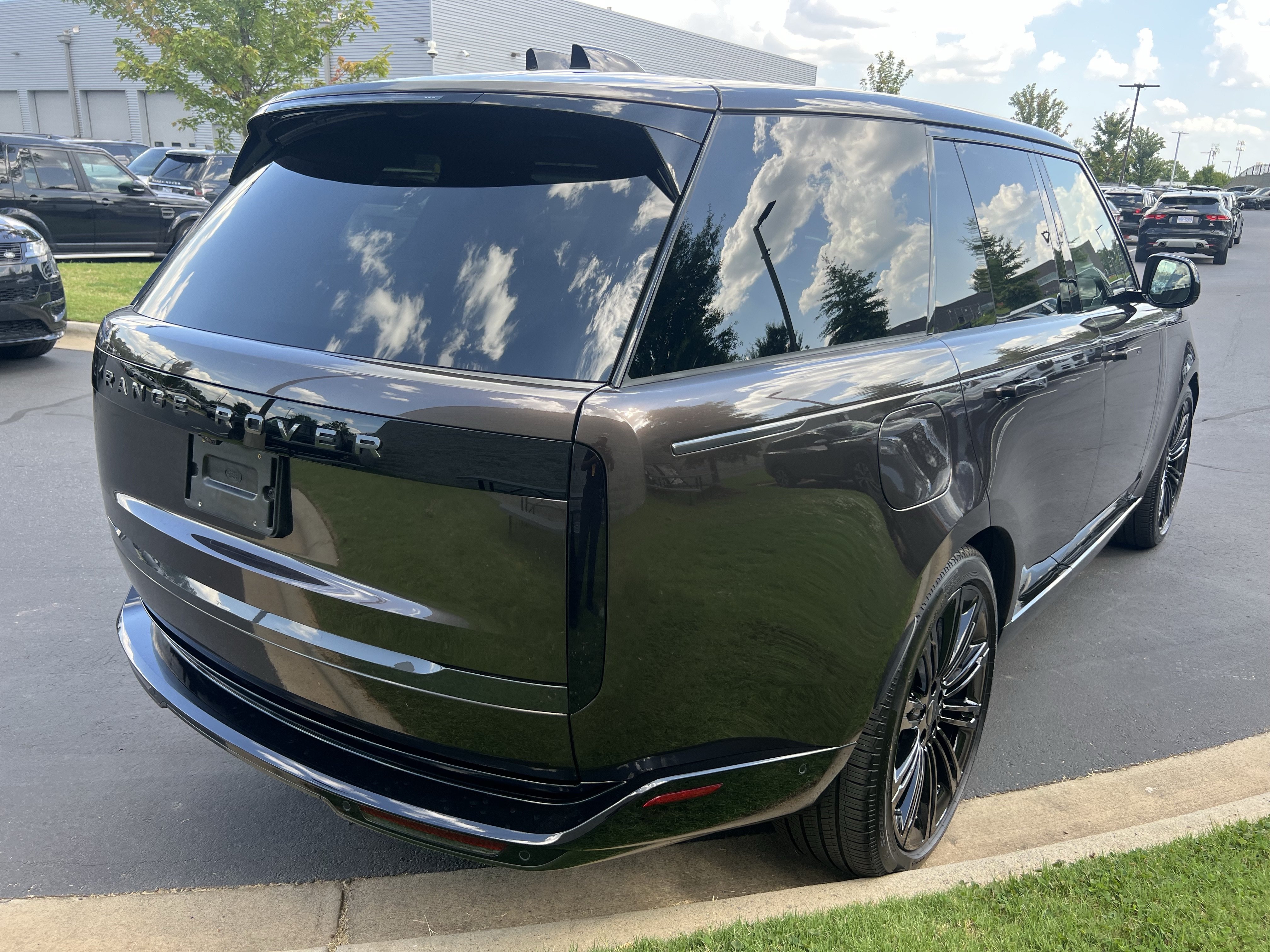 Certified 2026 Land Rover Range Rover SE AWD/4WD image 7