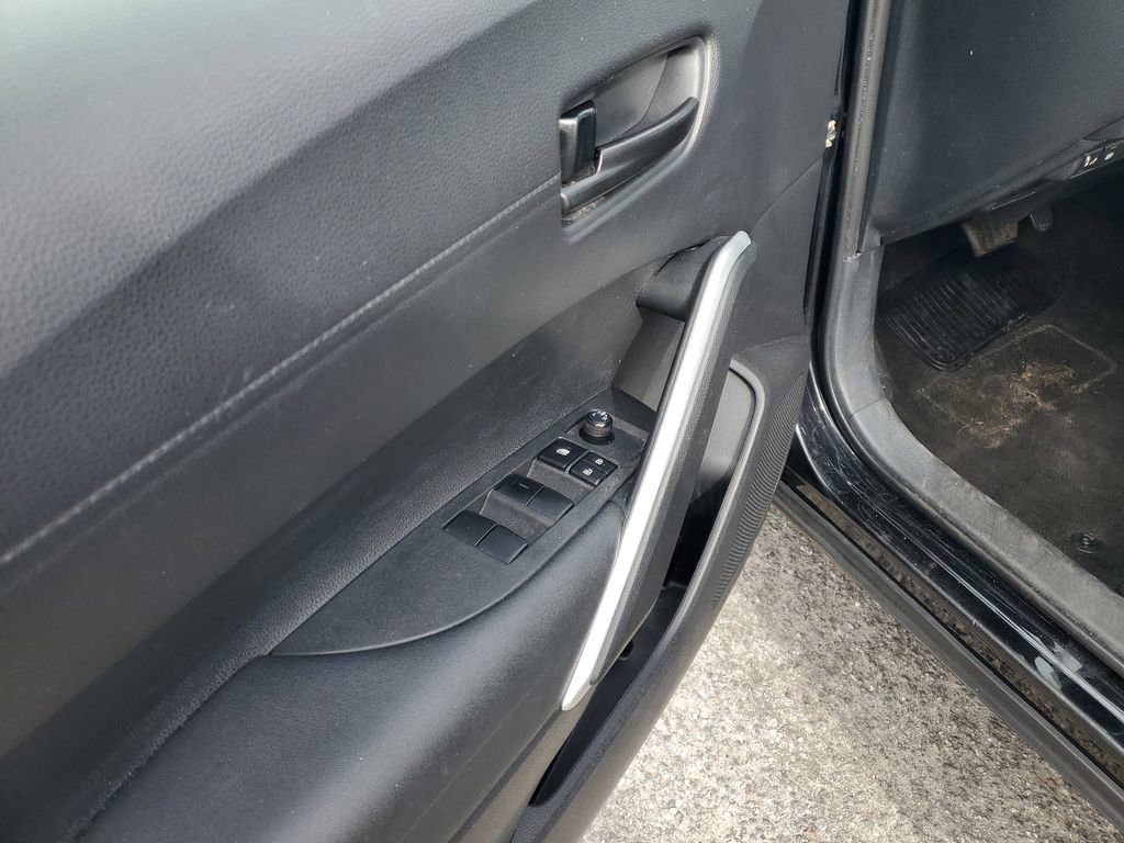 Used 2022 Toyota Corolla Cross LE image 11