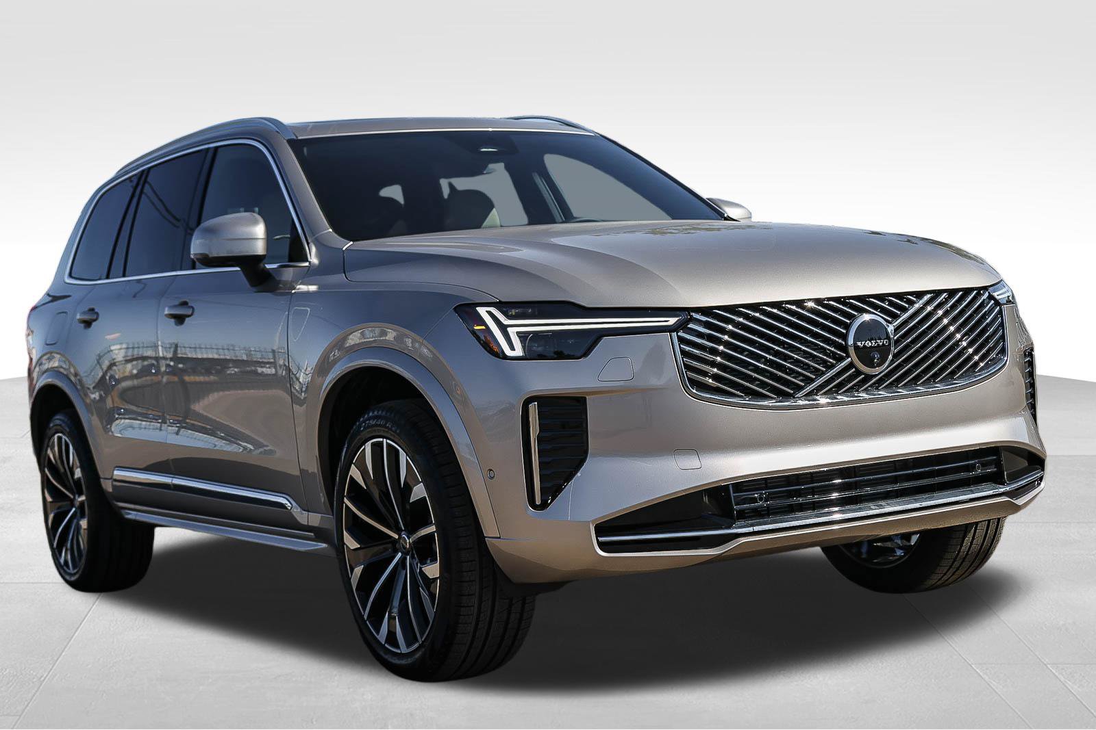 New 2026 Volvo XC90 B5 Plus w/ Protection Package AWD/4WD image 3